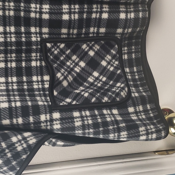 Pre-Owned Marina Luna Black/white Plaid Fleece Hooded Poncho - Size S/M - Picture 3 of 7